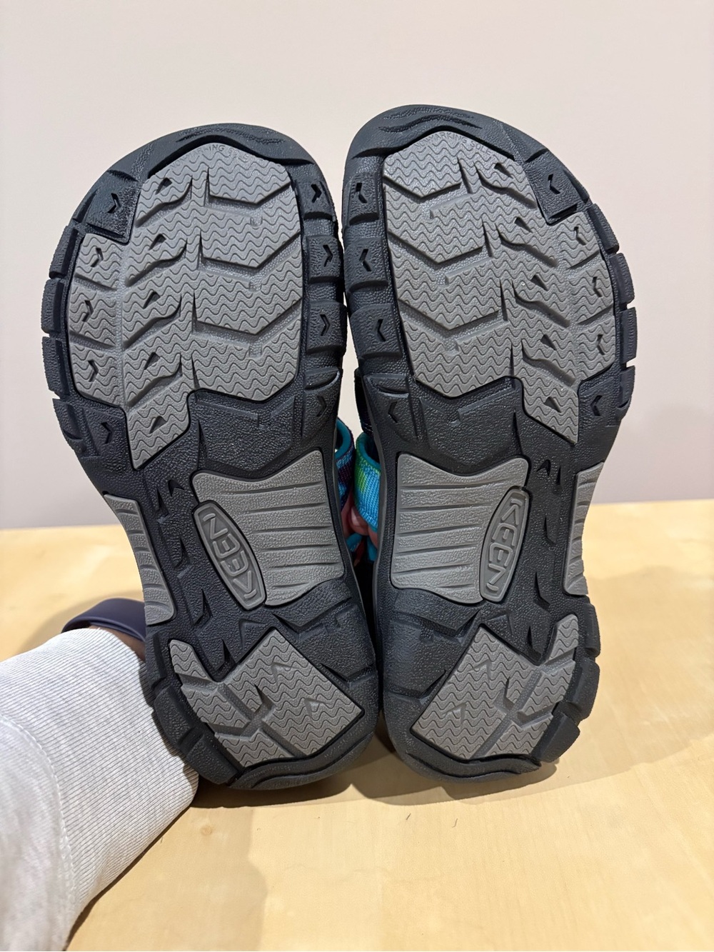 KEEN Newport H2 Big Kids Rainbow Tie Die Closed Toe Sandals size 5 - Picture 6 of 9
